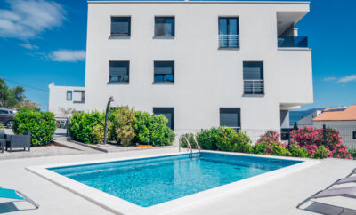 Sea Sun Slatine mit 2 Schlafzimmer, schwimmbad