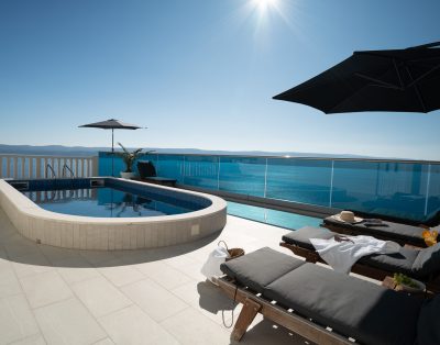 Sunny Hill Apartment with rooftop pool and barbecue #1