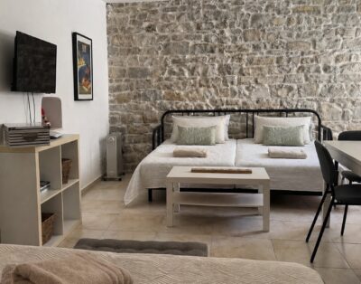 Studio at stone house olsavinia