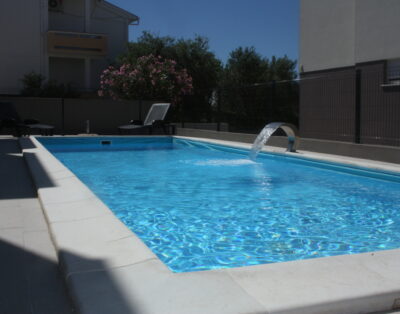 Blue breeze apartment (2+2) mit pool, Novalja